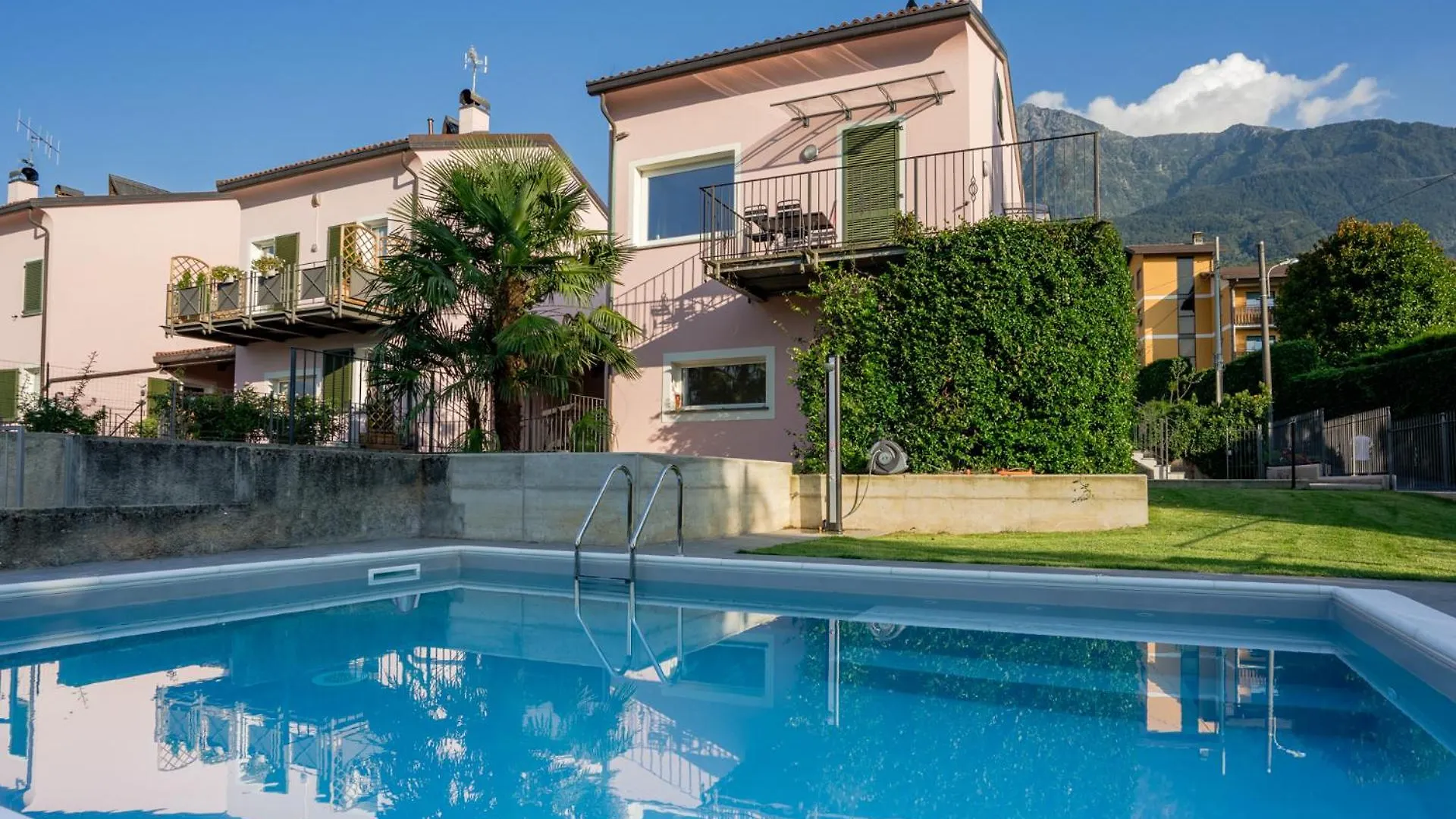Villa Ginevra Colico - Swimming Pool With Lake Como View